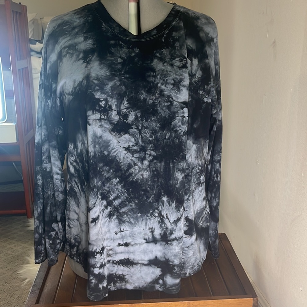 Dark dark blue tie dyed long sleeve tunic/tee shirt